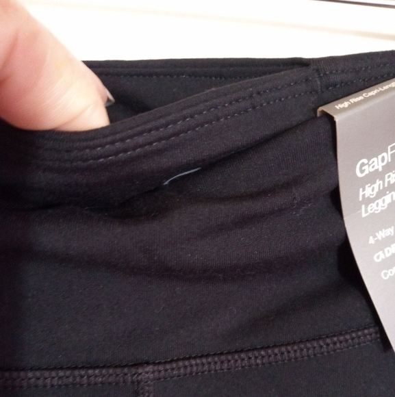 Gap fit high rise capri-length leggings in black women size X small NWT - Picture 6 of 9